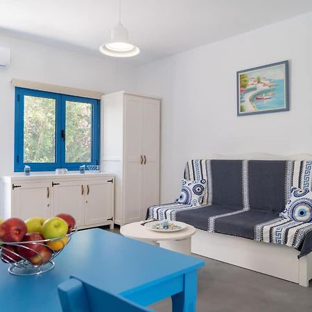 Blue Moon Apartments Makrýgialos Eksteriør billede
