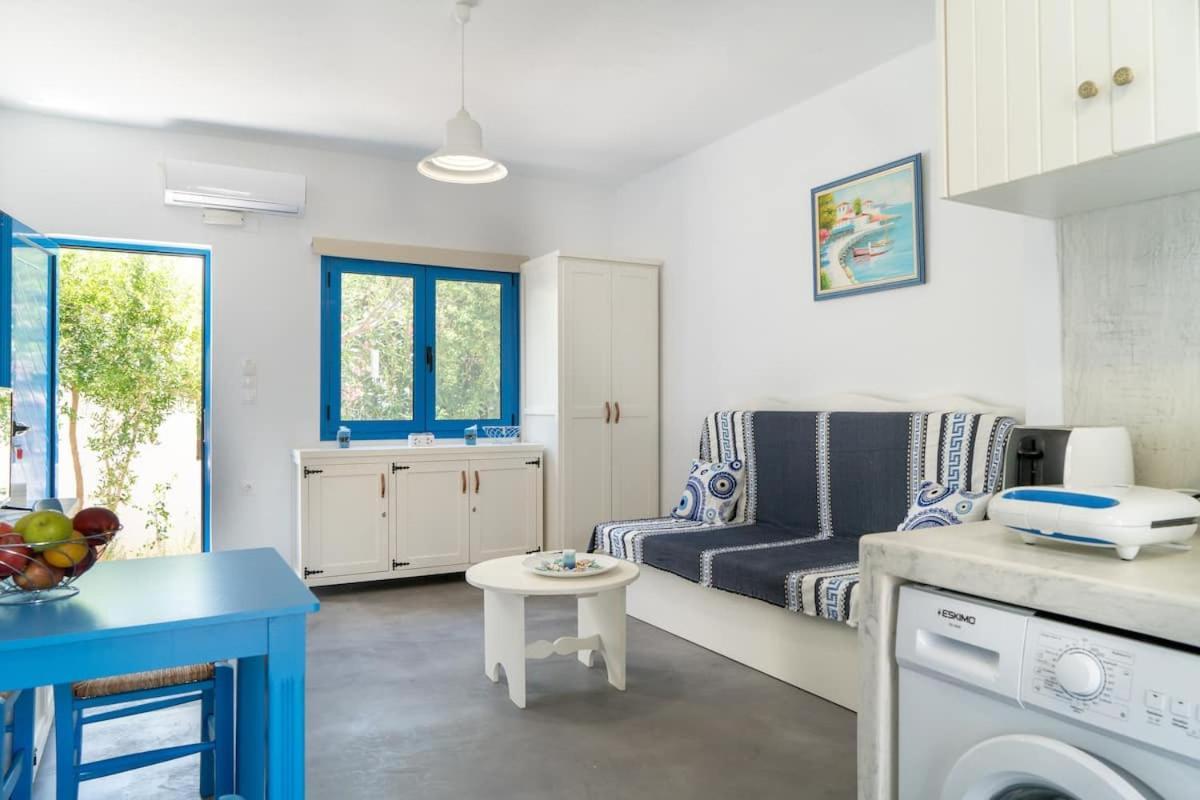 Blue Moon Apartments Makrýgialos Eksteriør billede