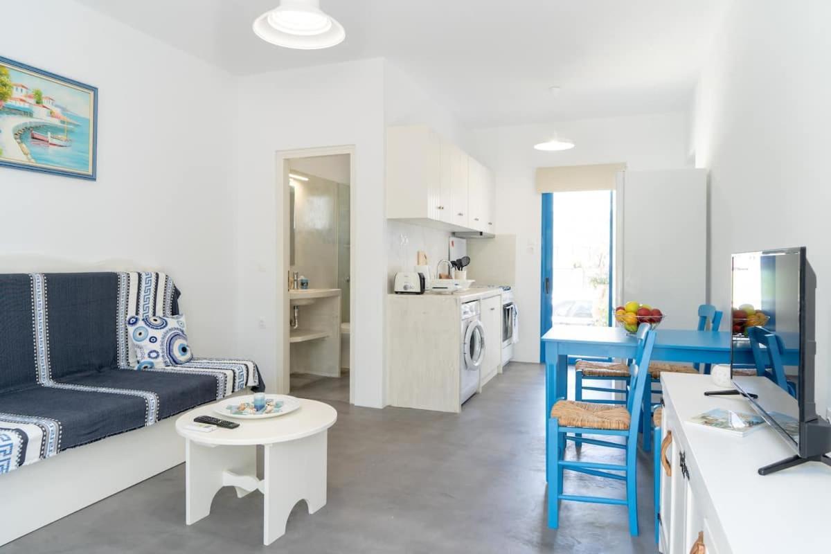 Blue Moon Apartments Makrýgialos Eksteriør billede
