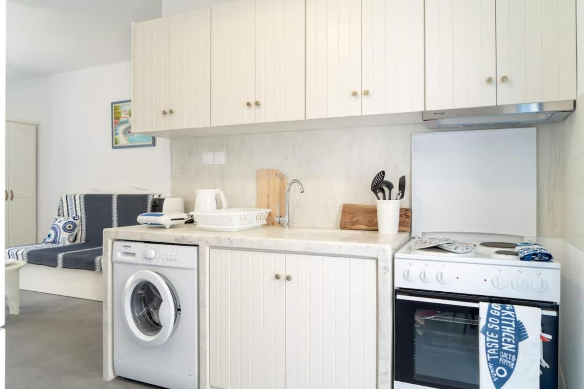 Blue Moon Apartments Makrýgialos Eksteriør billede